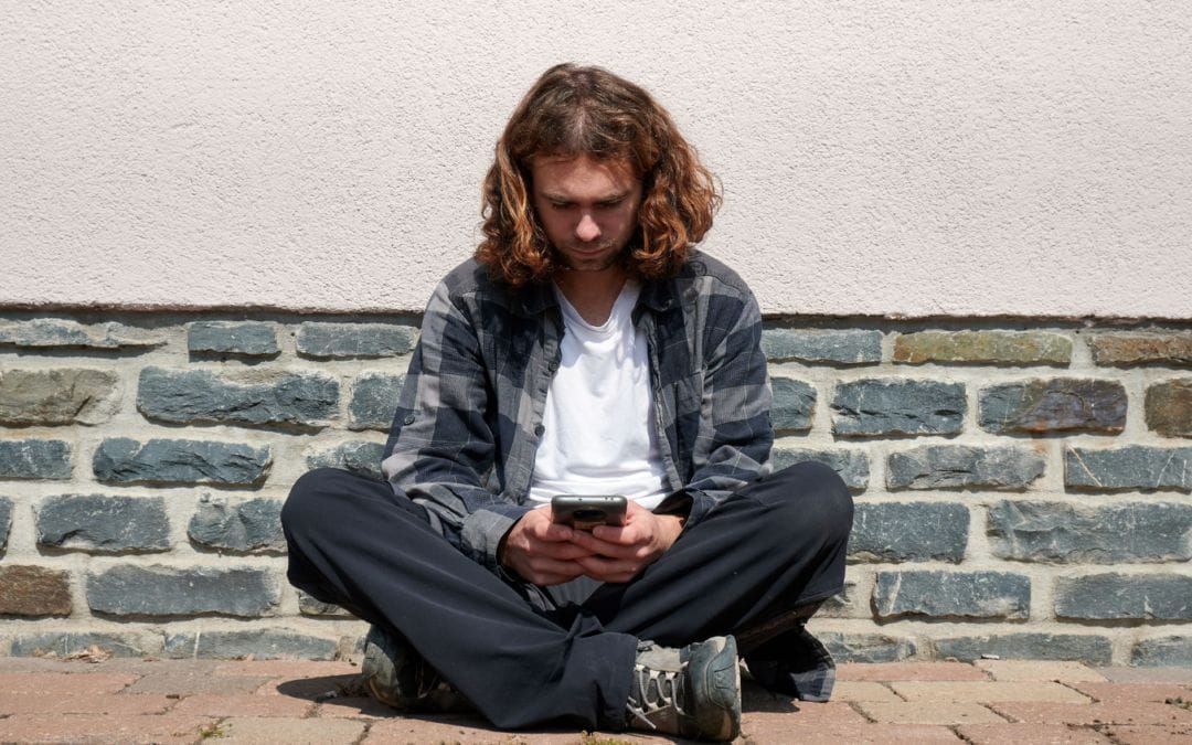 Pre-Paid Cell Phones Break Barriers to Healthcare Engagement for People with Addiction